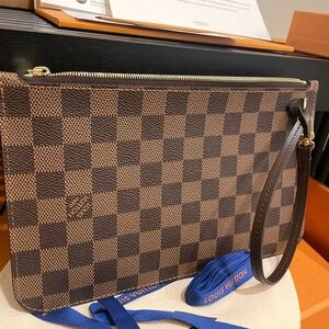 AUTHENTIC NEW Louis Vuitton Damier Ebene Wristlet